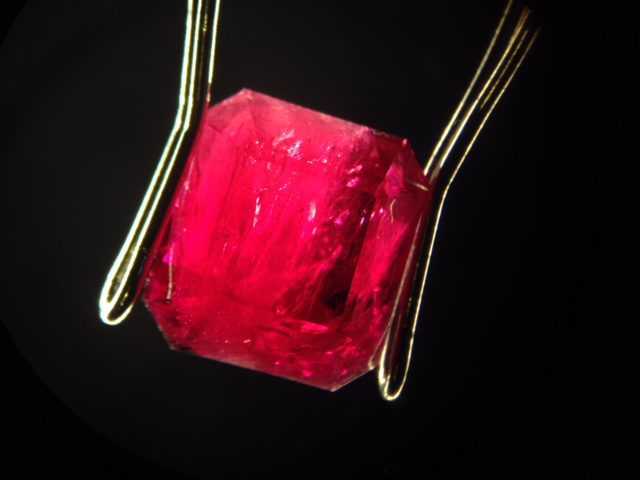 Red Beryl-بریل قرمز-ده سنگ قیمتی نادرتر از الماس