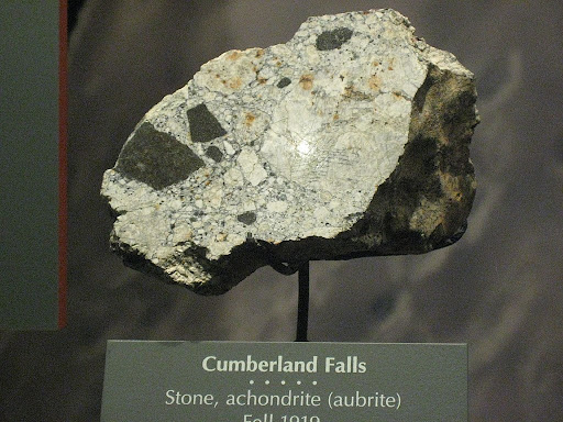 شهاب سنگ آکندریت کامبرلند (Cumberland Falls)-حقایقی در مورد شهاب سنگ ها
