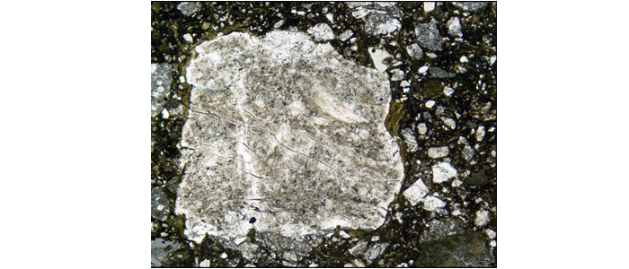 سنگ آنورتوزیت ماه  (Anorthosite)