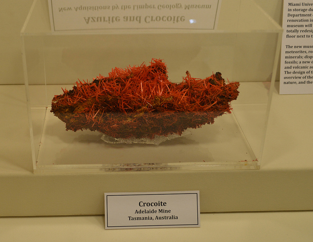 کانی کروکوئیت (Crocoite)، کانی سمی زعفرانی رنگ
