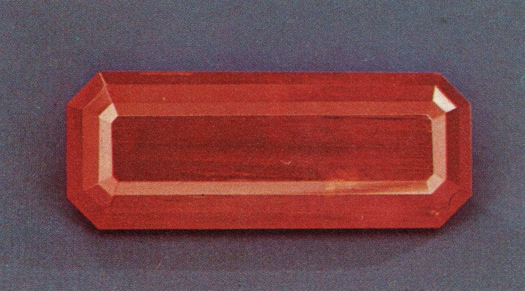 نگین کروکوئیت (Crocoite)، کانی سمی زعفرانی رنگ