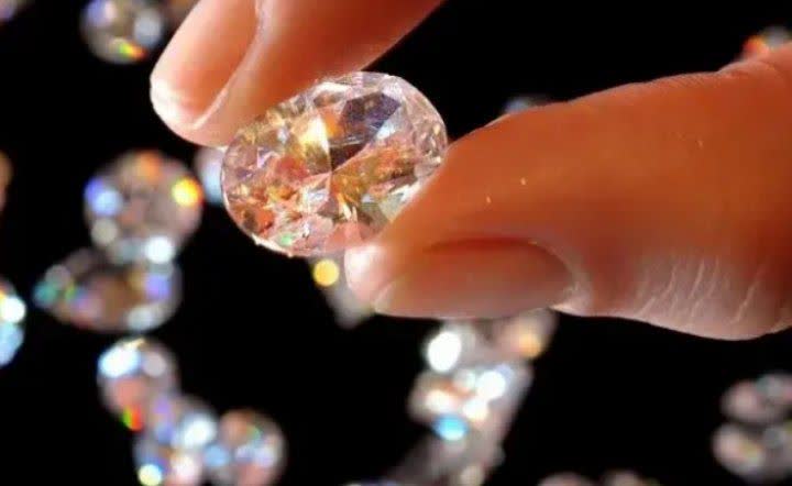 تشخیص الماس طبیعی از الماس آزمایشگاهی پیچیده تر شد