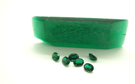 زمرد مصنوعی یا آزمایشگاهی