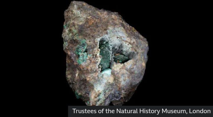 کشف کانی کرنوویت، در دل نمونه سنگهای یک موزه