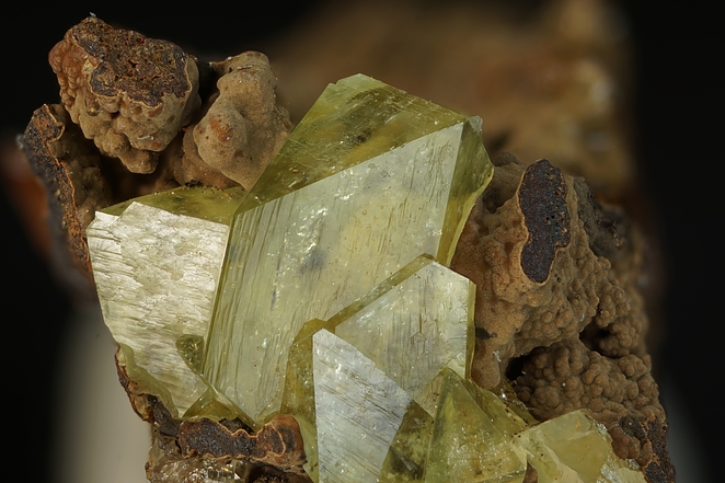 کریستال آدامیت