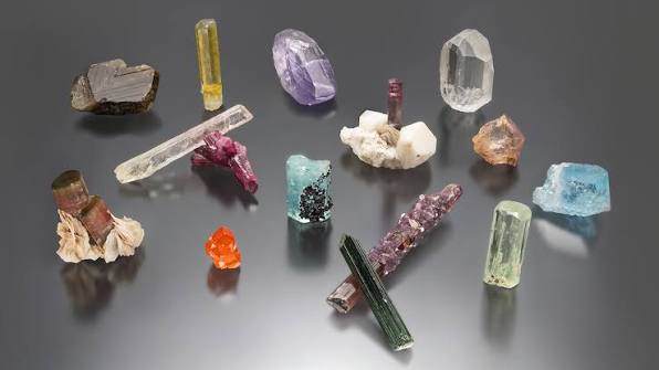 پگماپتیت های گوهر زا