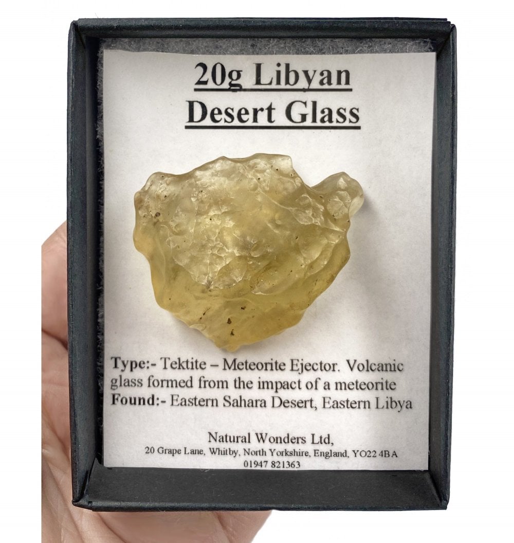 نحوه فروش شیشه صحرای لیبی در یک بسته بندی با ذکر مشخصات آن