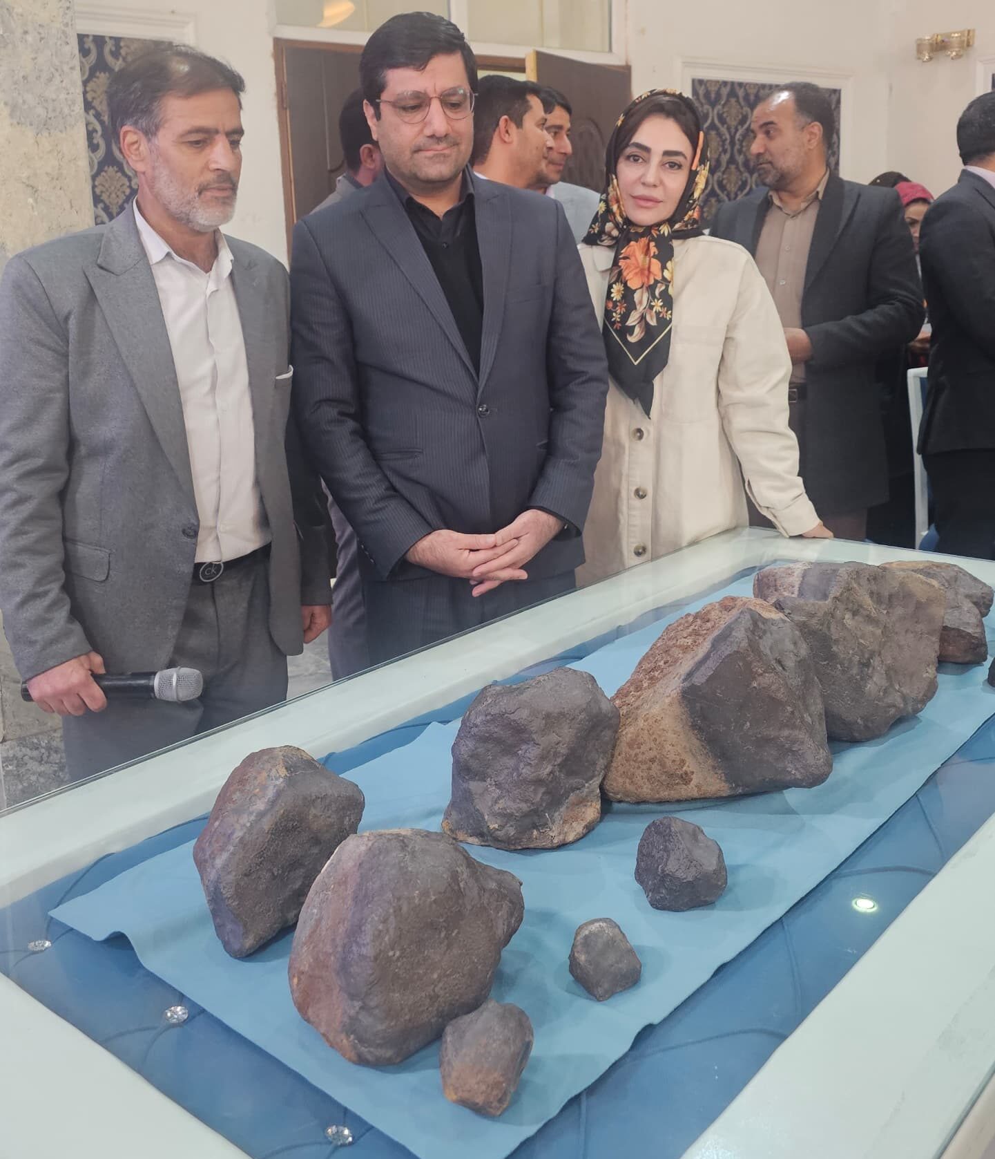 دکتر حدیث صادقی دکتر مسعود کیانی آنالیز شهاب سنگ در ایران 