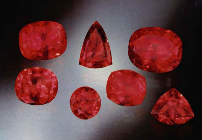 رودوکروزیت (Rhodochrosite)،