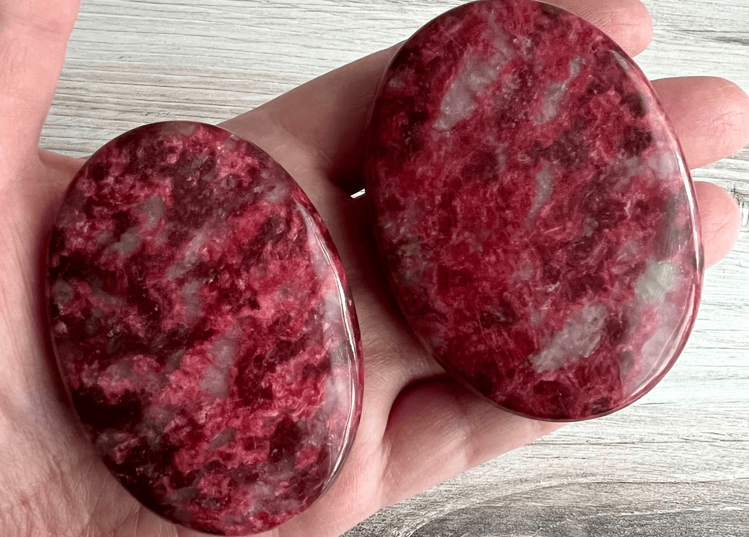 کشف: تولیت برای اولین بار در سال ۱۸۲۰ در نروژ کشف شد. نامگذاری: نام آن از واژه "Thule" گرفته شده است. "Thule" نام اسطورهای و باستانی برای سرزمینهای شمالی اروپا