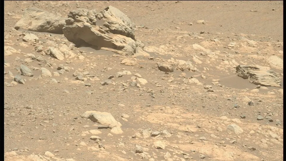 بررسی شهاب سنگ در مریخ توسط مریخ‌نورد استقامت